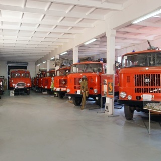 Eine Fahrt mit einem der beklebten Busse ins Feuerwehrmuseum nach Zeithain.