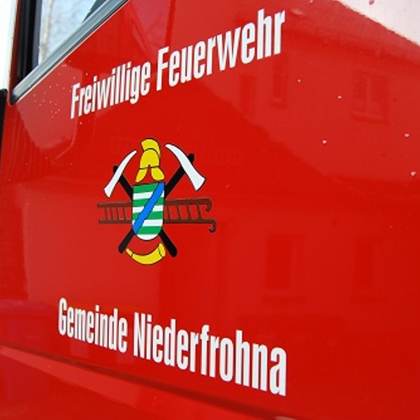 Orts-Rundfahrt mit einem Fahrzeug der Feuerwehr Niederfrohna + Ehrenplakette