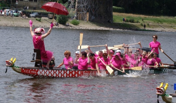 „Pink Ladies Dresden“ starten bei der Drachenboot-EM in Sevilla