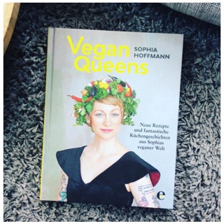 Signiertes Kochbuch ,,Vegan Queens“ von Sophia Hoffmann mit dem Stullenbüro zu Gast!