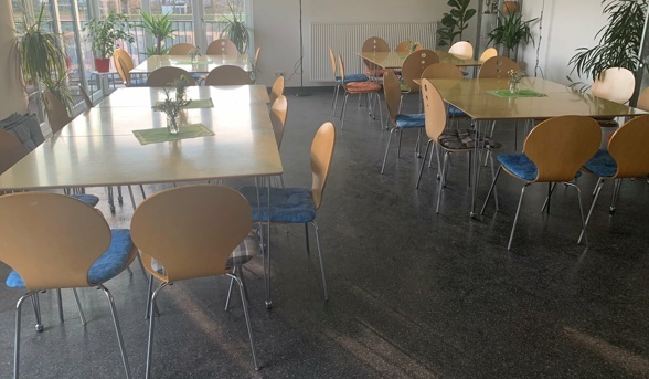 Neue Möbel - Tische und Stühle für den Clubraum SGS