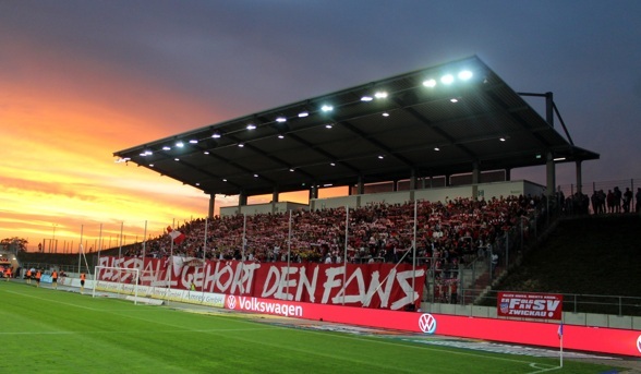 FUSSBALL GEHÖRT DEN FANS